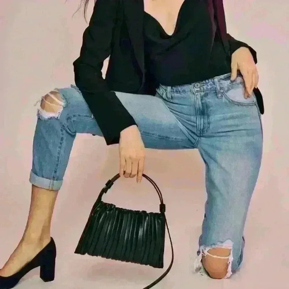 Mom Jeans - Picture 5 of 12